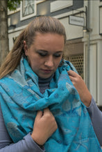 Load image into Gallery viewer, Yaro ringsjal - Starfish Duo Blue Grey Confetti Ring Sling - 99% bomull, 1% silke - Utförsäljning!
