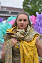 Ladda upp bild till gallerivisning, Yaro ringsjal - Terra Duo Yellow Olive Lilac Seacell Flame Ring Sling - 85% bomull, 15% seacell - Utförsäljning!
