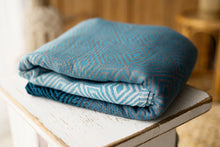 Ladda upp bild till gallerivisning, Little Frog Baby Wrap - Tencel Atmosphere Cube - 78% kammad bomull, 22% tencel
