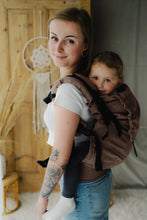 Ladda upp bild till gallerivisning, Little Frog Baby Carrier Preschooler - Linen Mocha - 85% bomull, 15% linne
