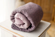 Ladda upp bild till gallerivisning, Little Frog Baby Wrap - Roselily Cube - 100% kammad bomull
