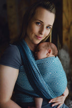 Laden Sie das Bild in den Galerie-Viewer, Little Frog Baby Wrap - Tencel Atmosphere Cube - 78% kammad bomull, 22% tencel
