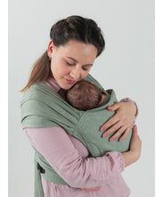 Laden Sie das Bild in den Galerie-Viewer, ISARA QuickTie Carrier - Sage Green Linen - 100% linne
