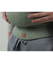 Load image into Gallery viewer, ISARA QuickTie Carrier - Sage Green Linen - 100% linne
