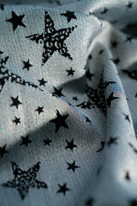 KOKADI Ringsjal - Leo Stars Metallic - 55% ekologisk bomull, 49% bambu viskos, 1% polyester