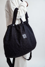 Load image into Gallery viewer, Mommy bag - Safari Black Beauty
