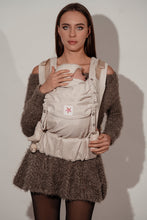 Laden Sie das Bild in den Galerie-Viewer, Flip X Baby Carrier - Just Cream - 100% ekologisk bomull
