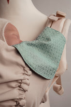 Laden Sie das Bild in den Galerie-Viewer, Drool Pads - Heart2Heart Mint
