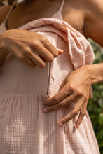 Load image into Gallery viewer, Summ&#39;her Mama Nude-Peach gravid-, och amningsmaxiklänning
