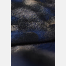 Load image into Gallery viewer, Yaro ringsjal - Exoplanet Duo Camel Black Blue Wool Blend - 50% merinoull, 40% bomull, 10% silke - Utförsäljning!
