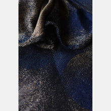 Load image into Gallery viewer, Yaro ringsjal - Exoplanet Duo Camel Black Blue Wool Blend - 50% merinoull, 40% bomull, 10% silke - Utförsäljning!
