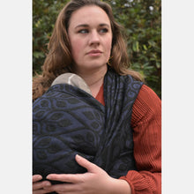 Load image into Gallery viewer, Yaro Woven wrap - La Vita Puffy Black Navy Alpaca Wool - 40% Cotton, 40% Baby Alpaca, 20% Merino Wool
