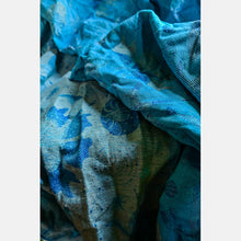 Load image into Gallery viewer, Yaro woven wrap - Starfish Duo Blue Grey Confetti - 99% cotton, 1% silk - Sale!
